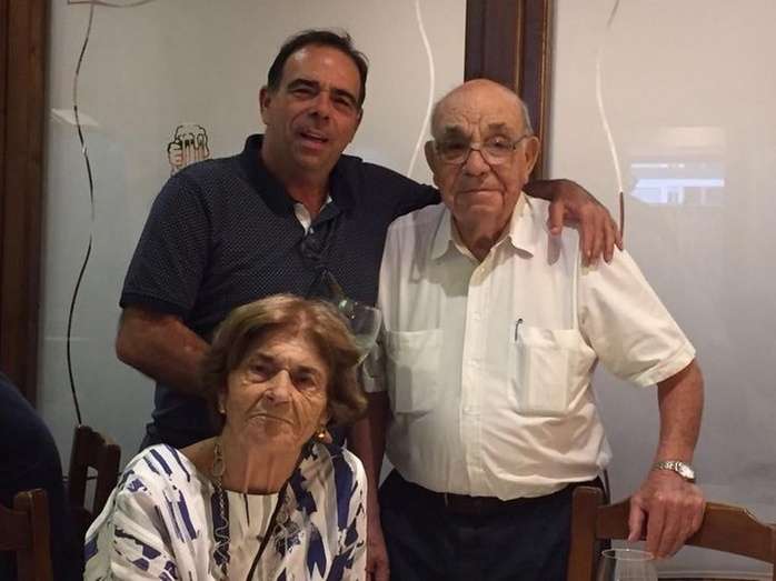 Luis Socorro con sus padres/Luis Socorro.